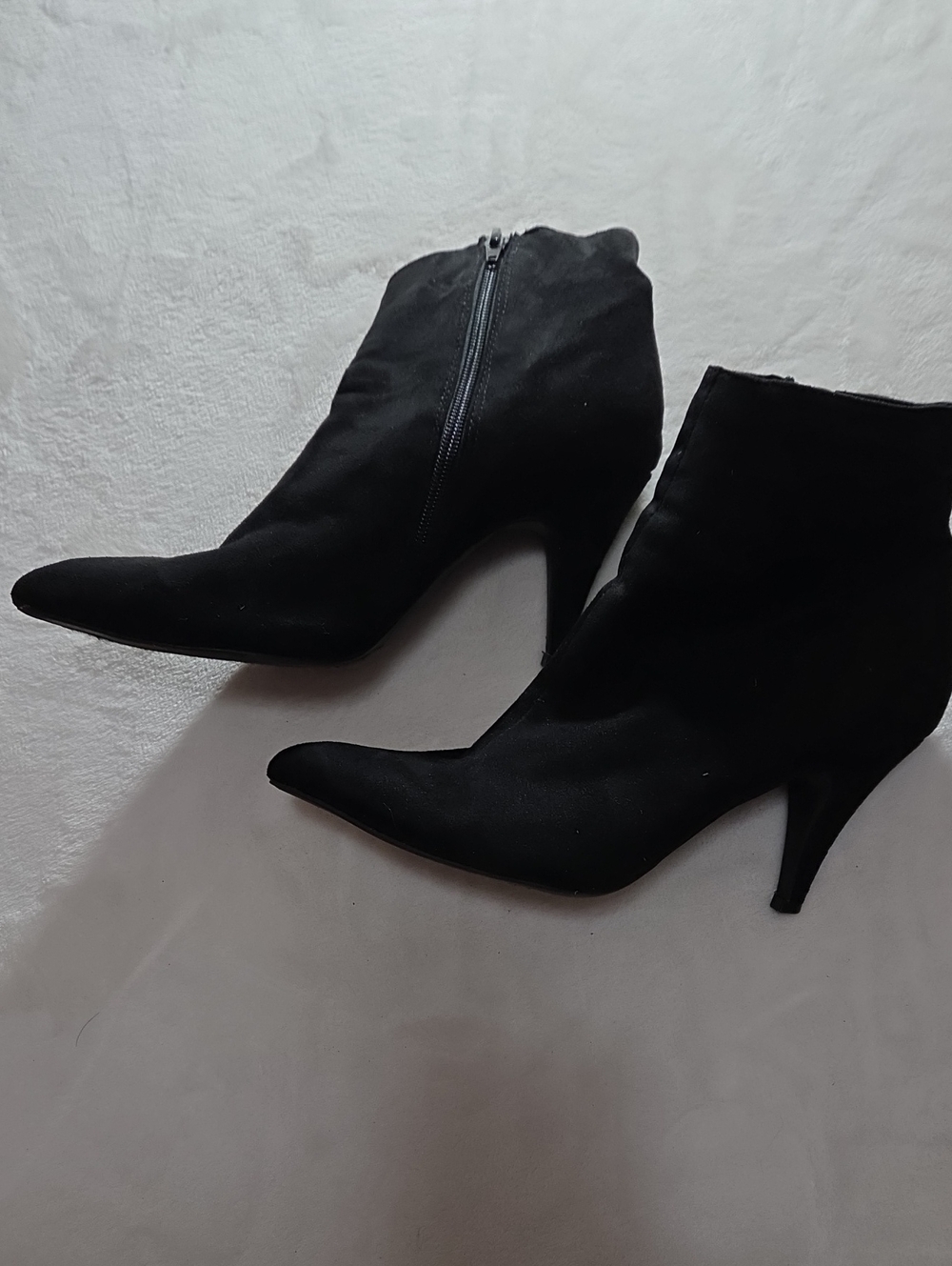 Carlos Women's Black Pointed-Toe Ankle Boots with Side Zip